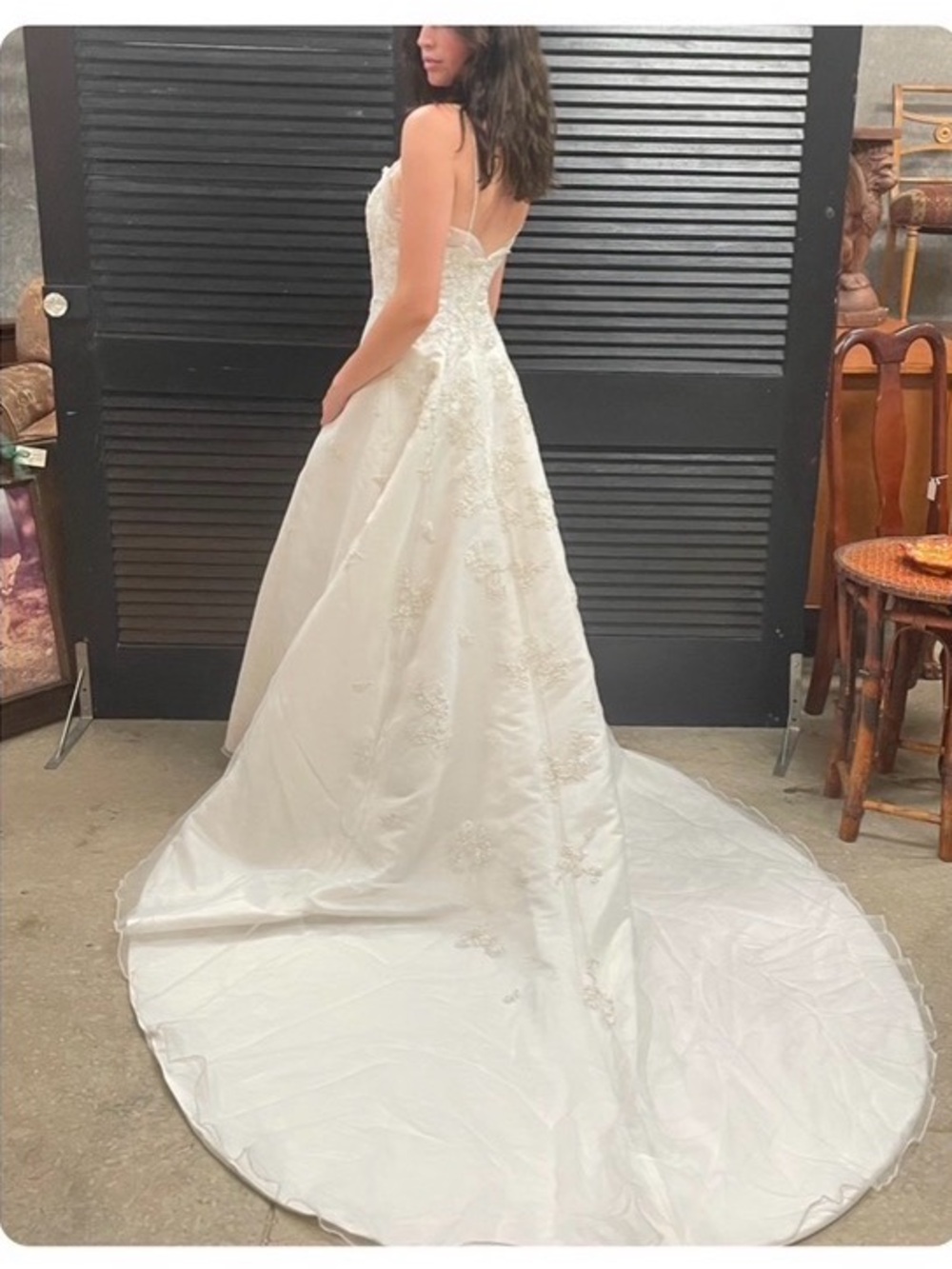 Elegant White Embroidered Spaghetti-Strap Dress - Picture 2 of 5